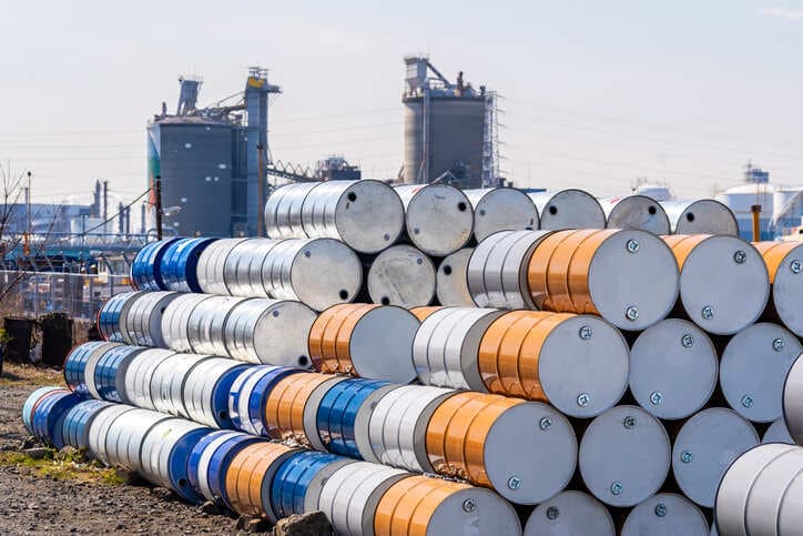 United States crude oil inventories drop as geopolitical tensions drive market volatility