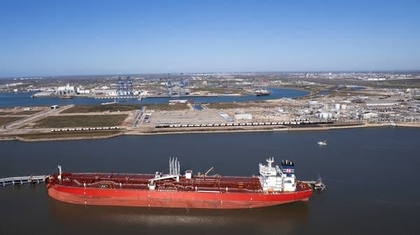 Oil prices fluctuate as traders place massive bets ahead of Trump Iran ceasefire extension